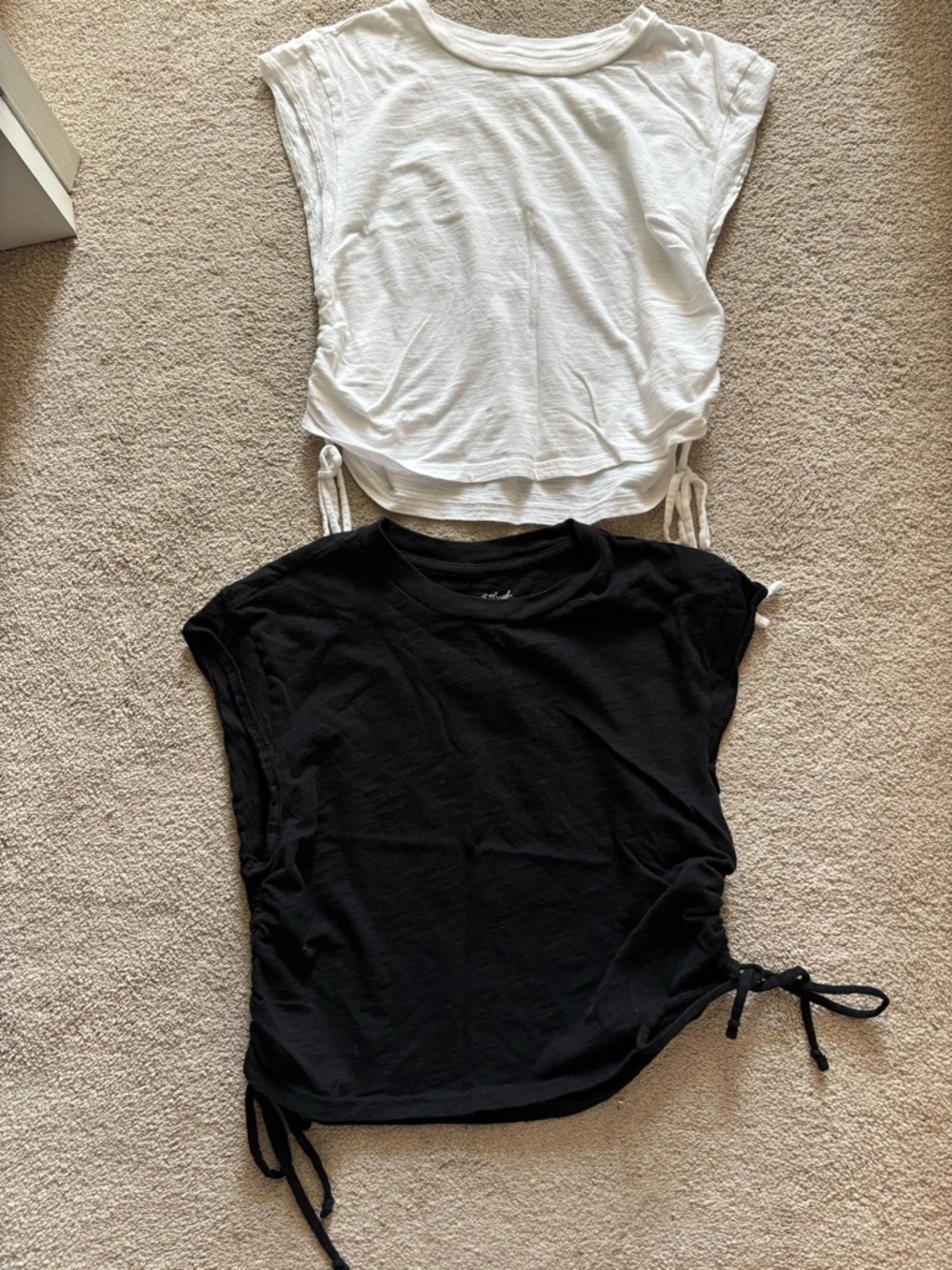 Two Universal Threads Cap Sleeve Ruched-Sided T-Shirt S